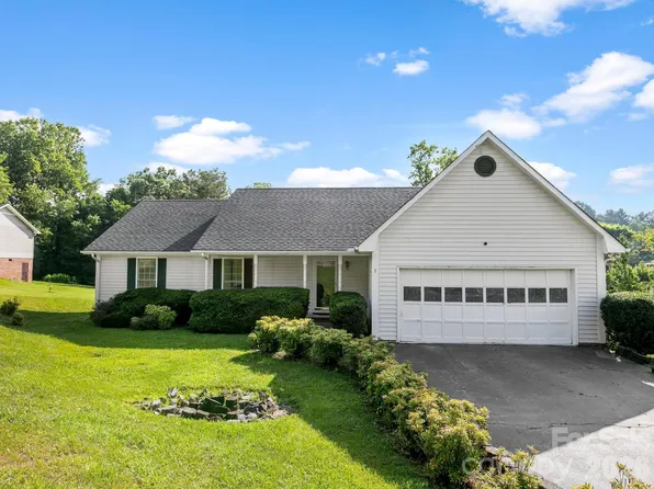 1 Strathmore Dr, Arden, NC 28704
