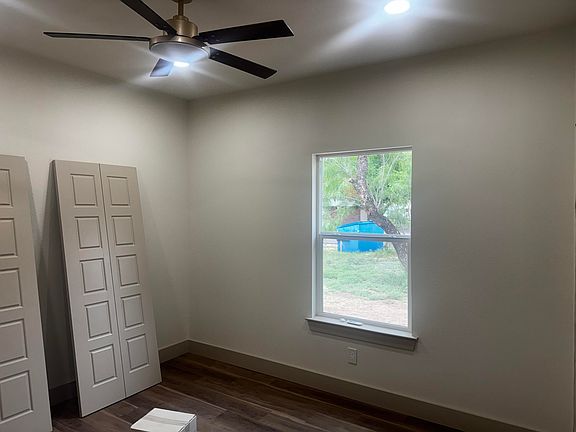 5th image of 8450 Larkspur Ave