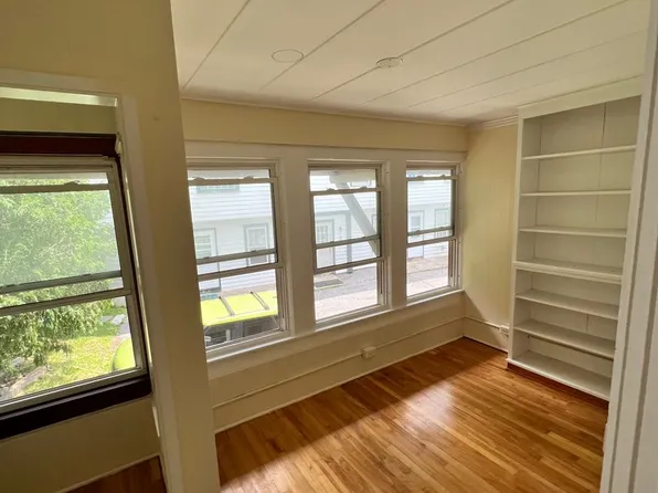 360-364 South Winooski Ave, 360 S Winooski Ave APT B, Burlington, VT 05401
