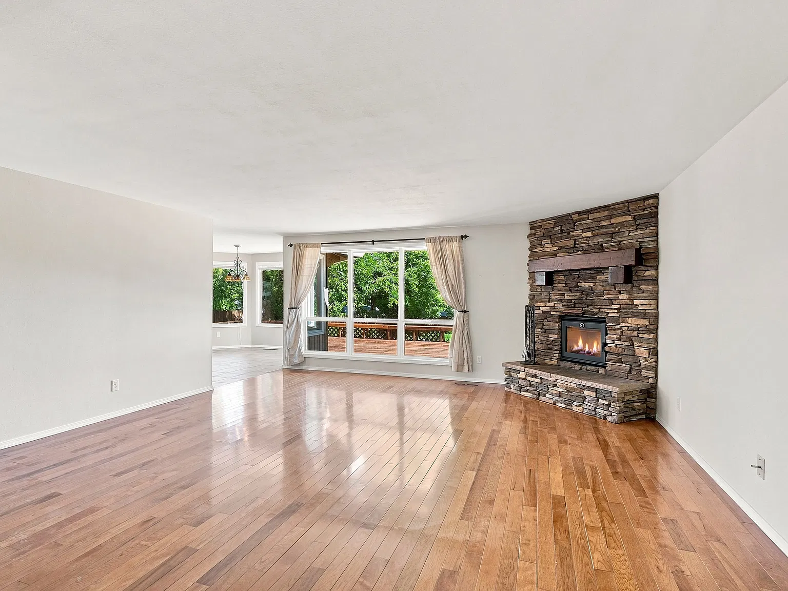 3 bed, 1686 sqft, $2,700 — Photo 4