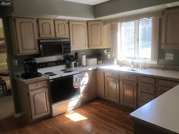 5th image of 570 Boutell Dr