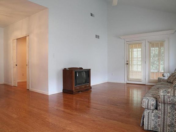 2nd image of 538 School Ln