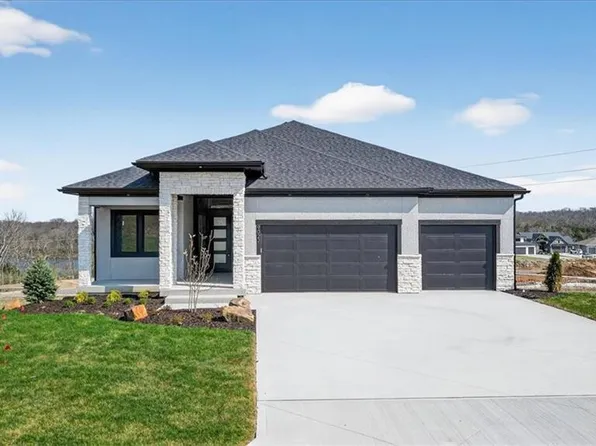 9027 Freedom Cir, Lenexa, KS 66227