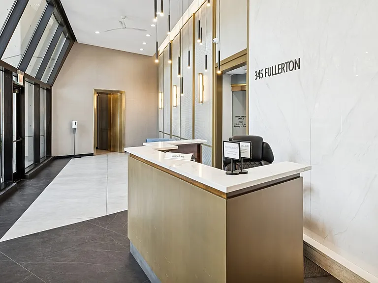 345 W Fullerton Pkwy — Photo 11