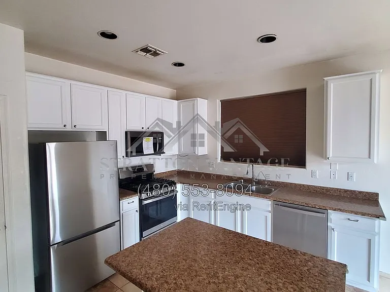 42322 W Lunar St — Photo 16