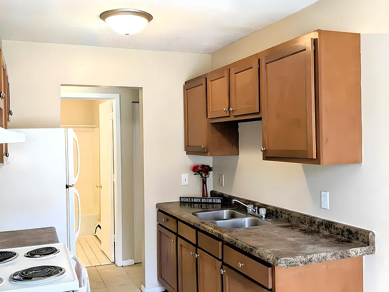 1077 Van Dyke St #106 — Photo 3