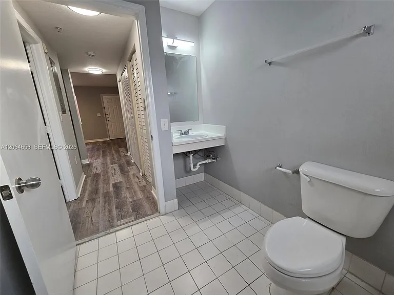 1627 NW 18th St #403 — Photo 11