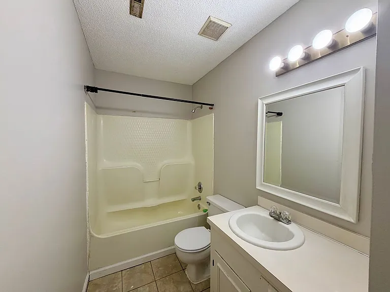 70 Frost Wood Ct — Photo 6