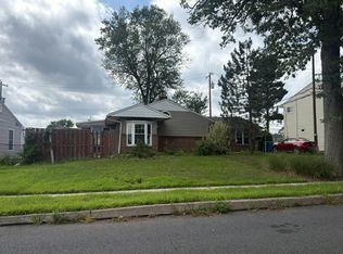333 Blue Ridge Dr, Levittown, PA 19057