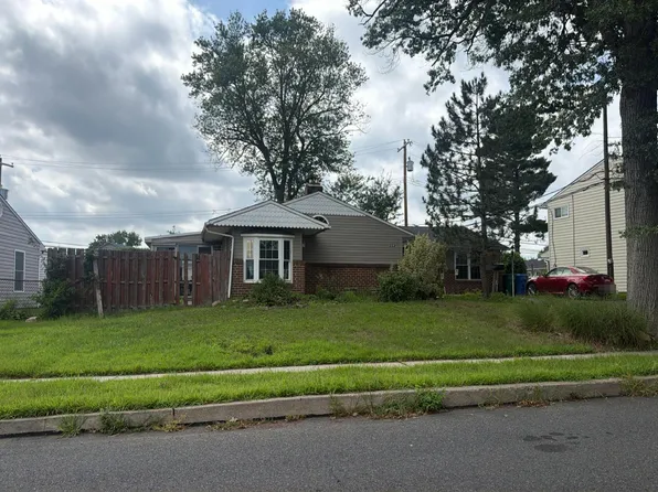 333 Blue Ridge Dr, Levittown, PA 19057