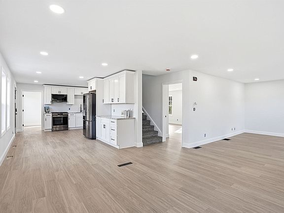 4th image of 357 Wareham St