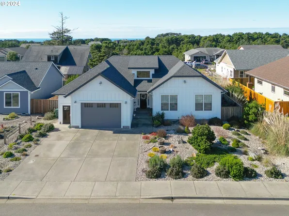 2684 Spinnaker Dr, Bandon, OR 97411