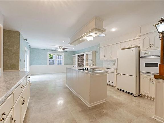 4th image of 5317 Lucille Ln