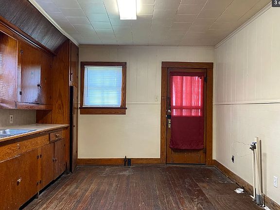3rd image of 307 Tissington St