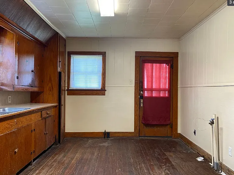 307 Tissington St — Photo 3