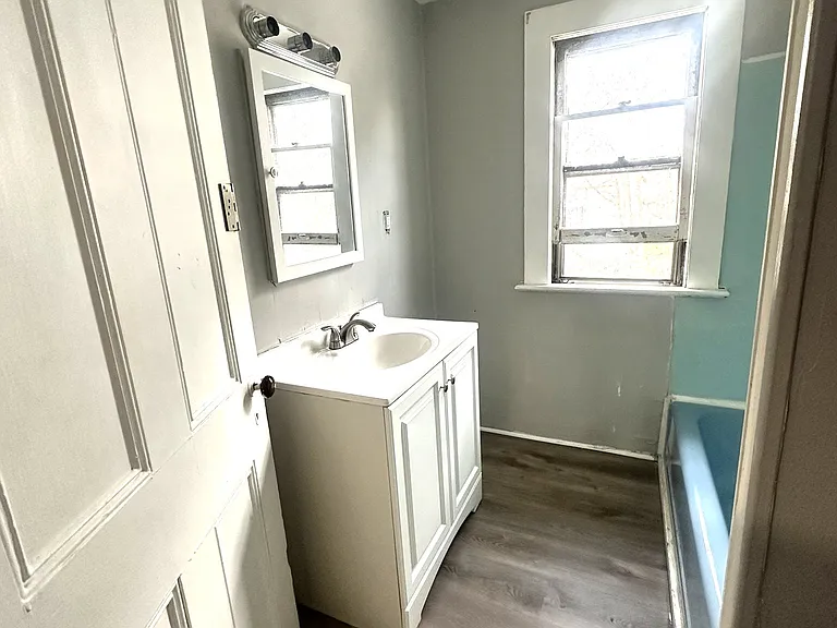 2025-2027 Wayne Ave — Photo 12