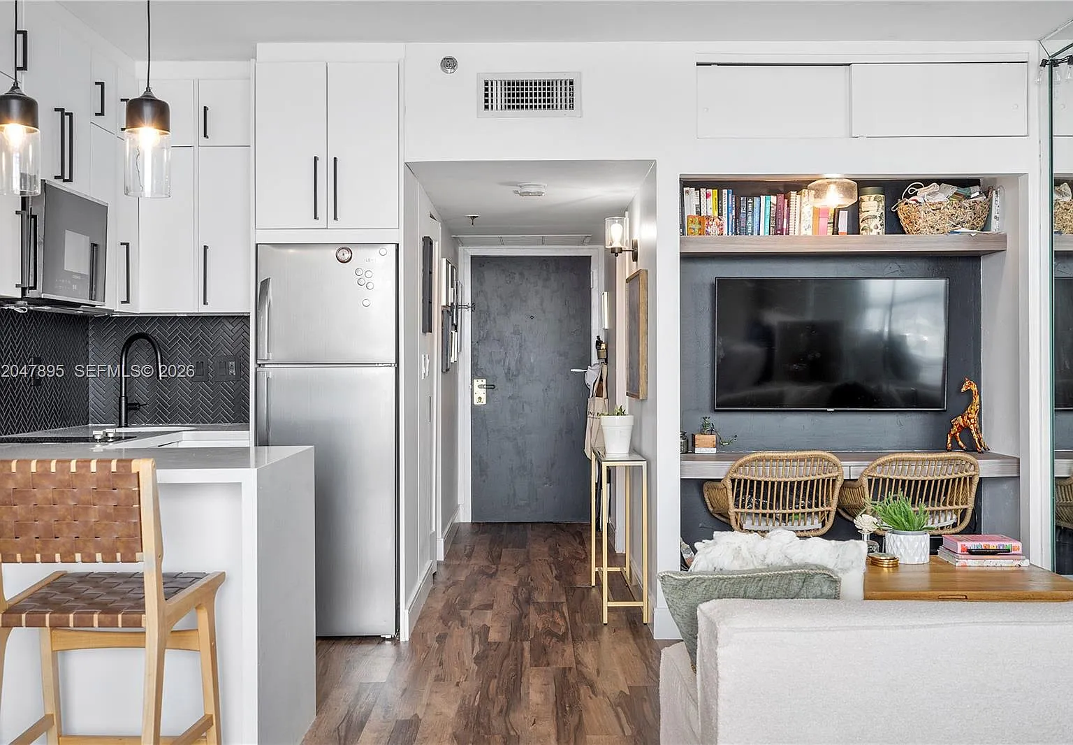 Venetia Condo — Photo 3