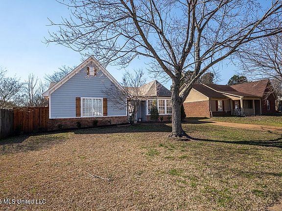 3rd image of 2845 Waverly Dr