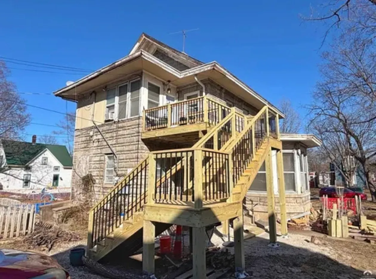 2 bed, $1,050 — Photo 2