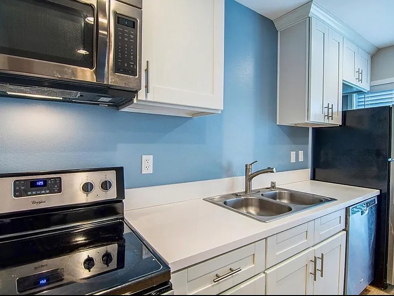 3410 Walton Ave #4 — Photo 2