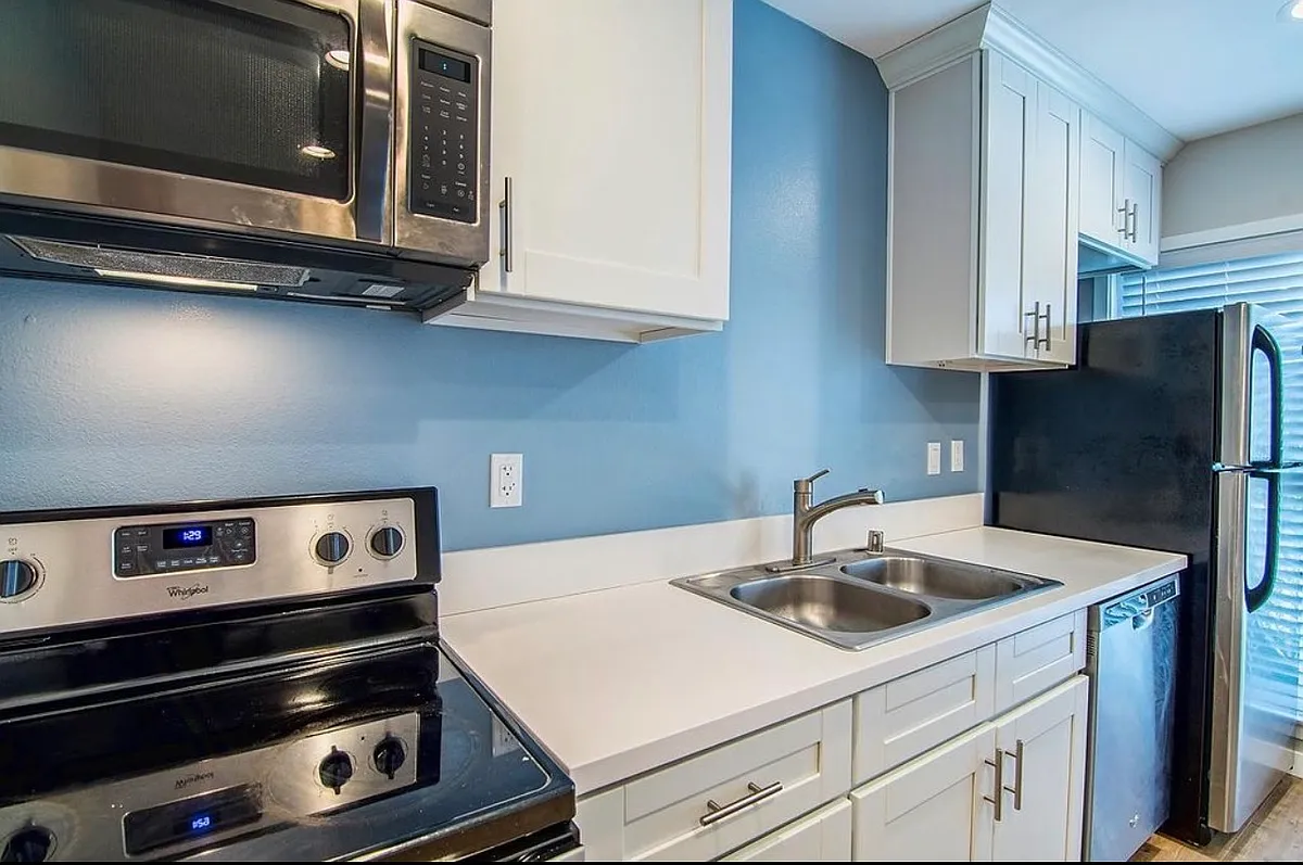 Building Photo - 3410 Walton Ave #2