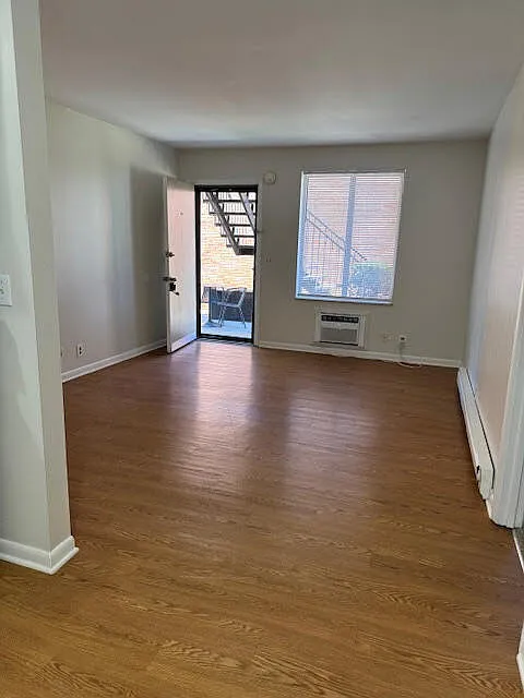 1 bed, 1.0 bath, 600 sqft, $1,200 — Photo 3