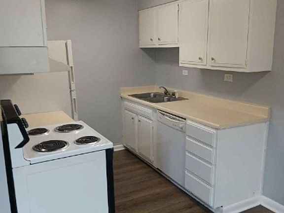 4th image of 4900-4903 Saddlebrook Ln #2