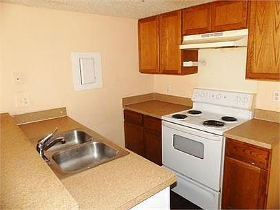 1st image of 701 Oakwood Ln APT 4