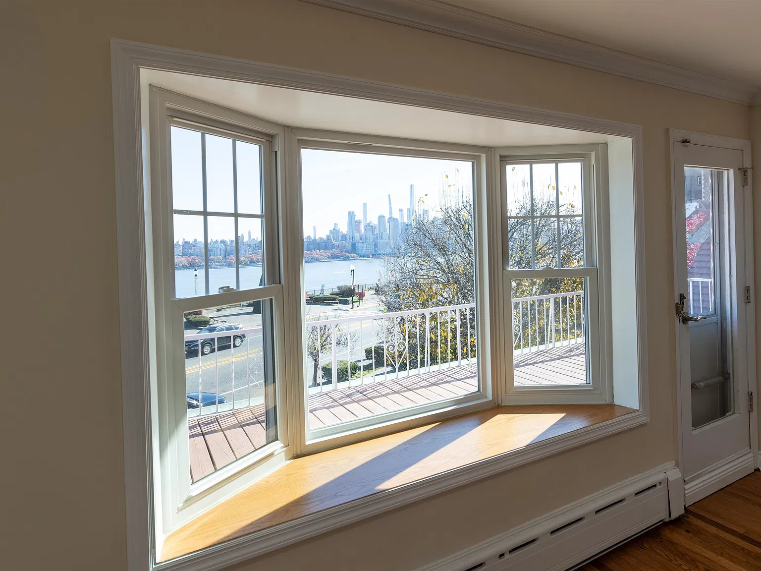 3 bed, 2.0 bath, $4,850 — Photo 4