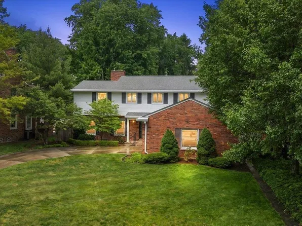 100 Moran Rd, Grosse Pointe Farms, MI 48236