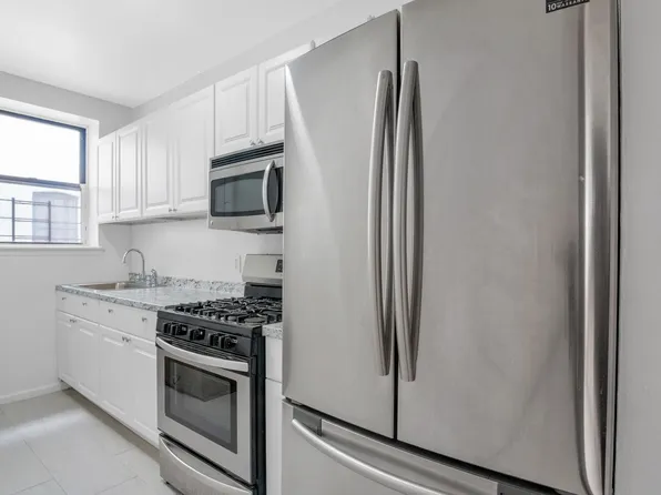 2400 Davidson Avenue image 4 of 9