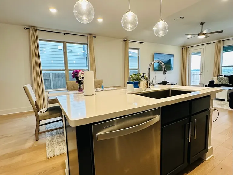 7103 Ezra Brooks Bnd — Photo 10