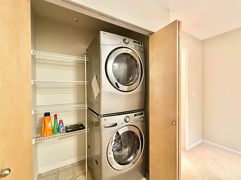 2688 Vine St — Photo 20