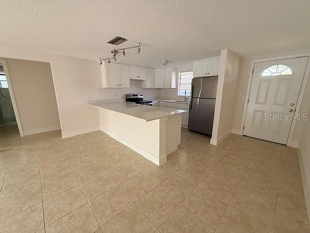 4 bed, 2.0 bath, 1280 sqft, $4,200 — Photo 3