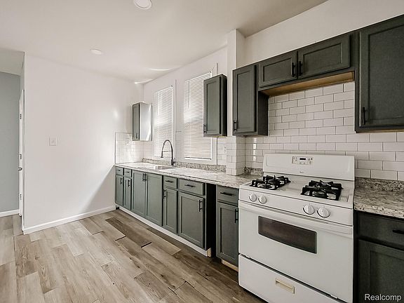 5th image of 2741 Monterey St