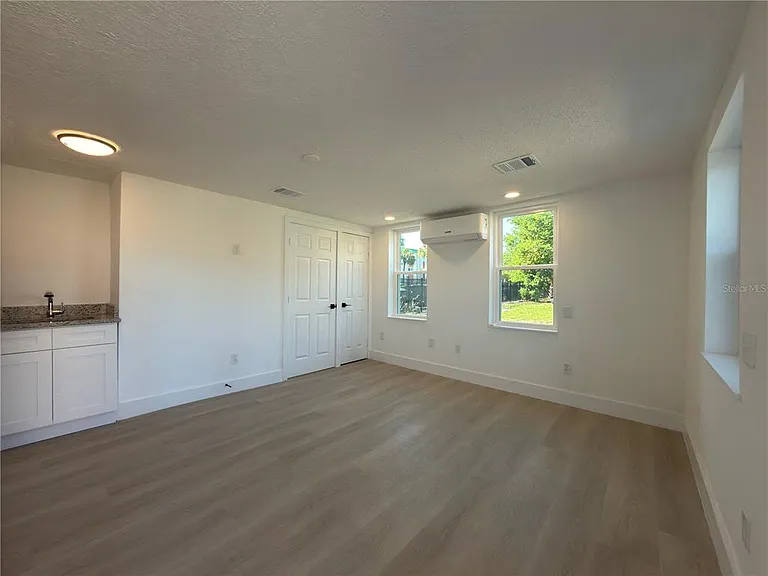 401 E Columbus Dr #2 — Photo 2