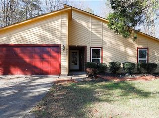 6527 Lake Forest Rd E, Charlotte, NC 28227