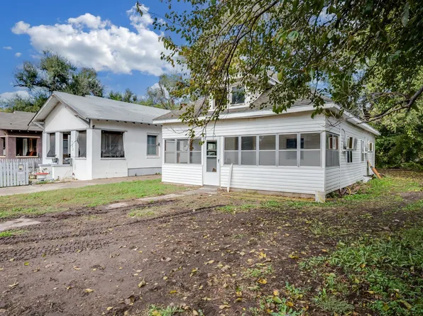 724 E 1st Ave, Hutchinson, KS 67501