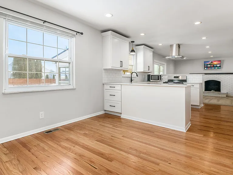 826 Doherty Rd — Photo 12