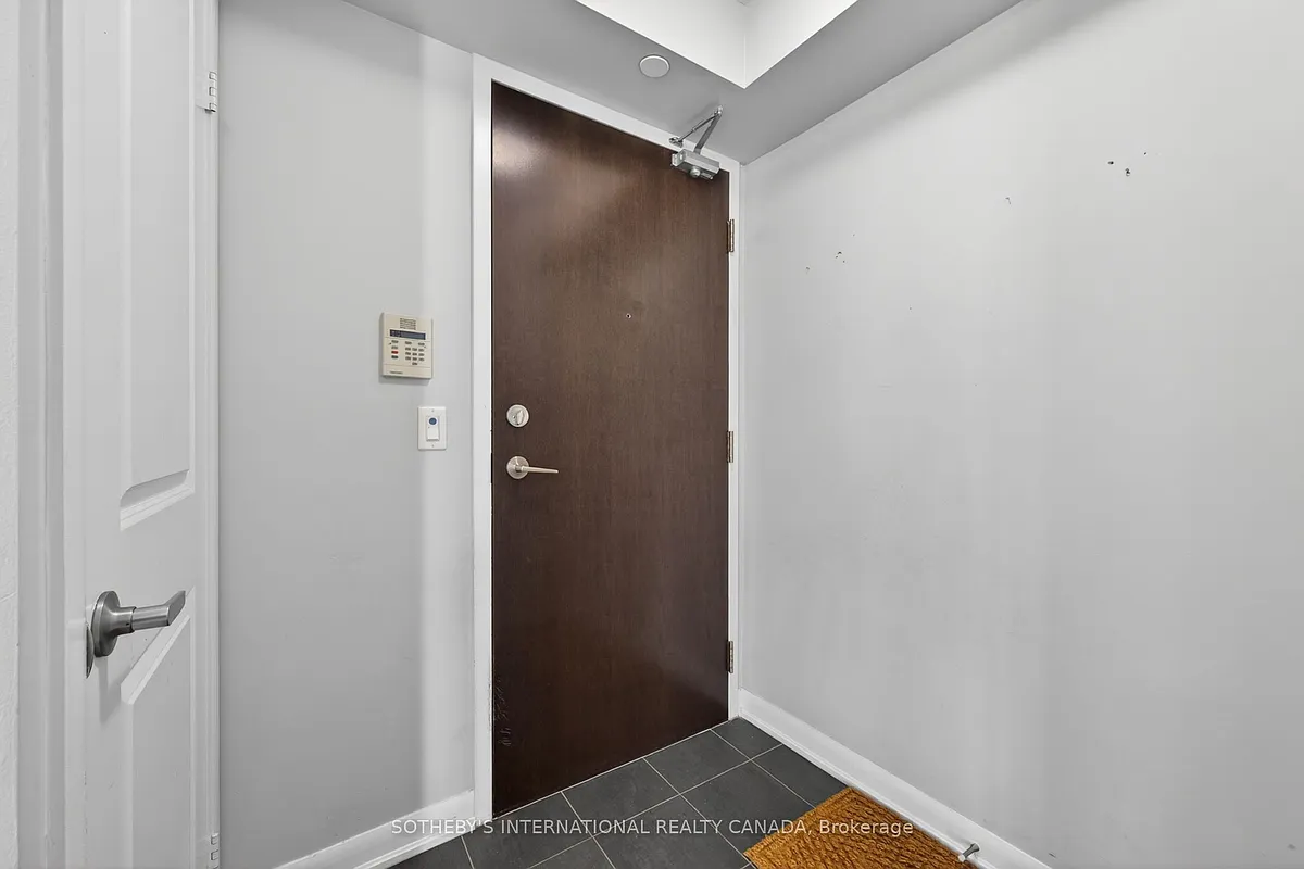 Building Photo - 215 Sherway Gardens Rd #2310