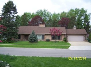 349 Parkside Dr, Sycamore, IL 60178