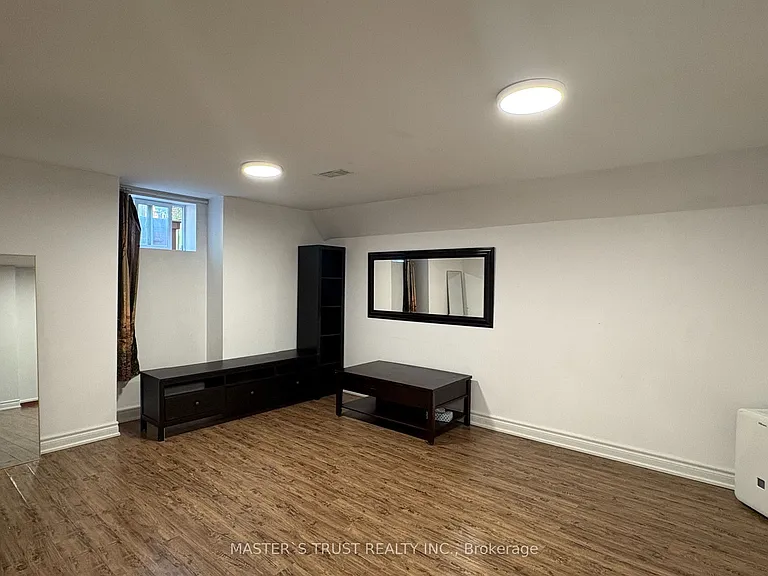 37 Levellands Cres — Photo 7