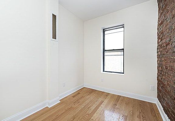 4th image of 3147 Broadway APT 21
