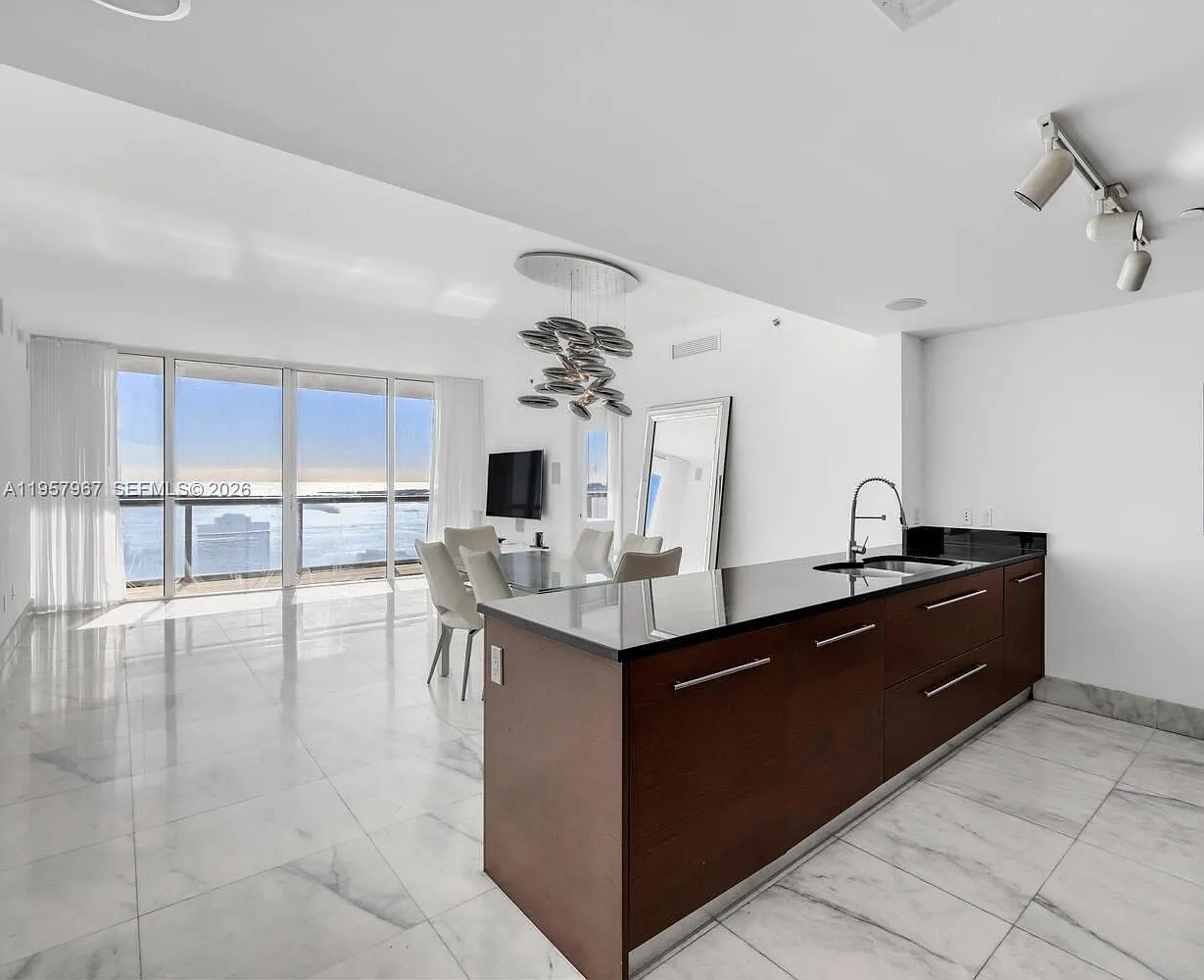 2 bed, 2.0 bath, 1313 sqft, $5,600 — Photo 1