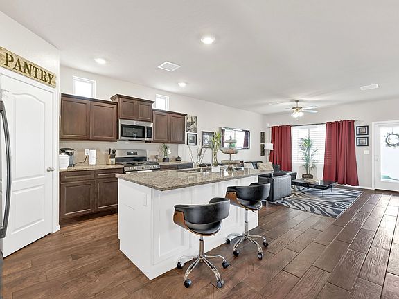 4th image of 12853 Haxby St