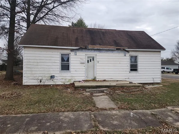 402 E 7th St, Staunton, IL 62088