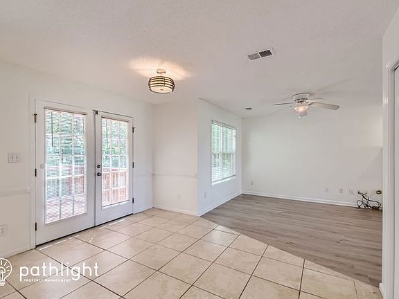 4th image of 293 Whitney Ln