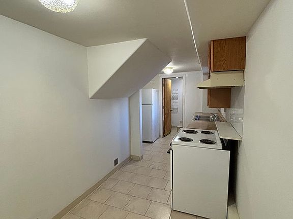 4th image of 2445 Loomis Dr #2
