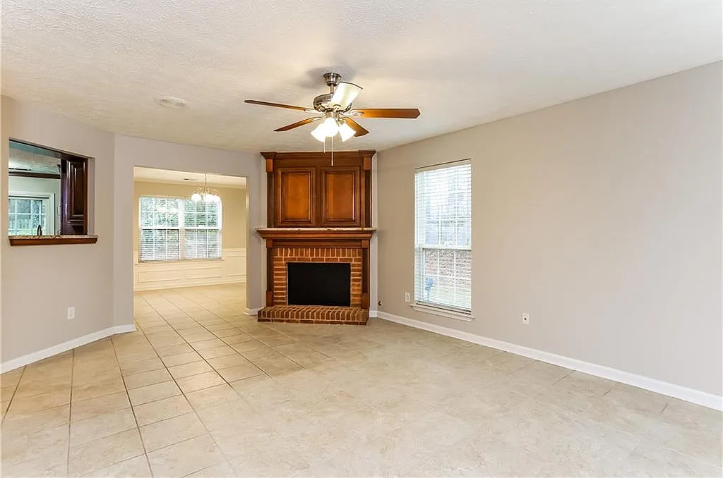 3 bed, 2.5 bath, 1868 sqft, $2,175 — Photo 4