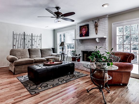 4th image of 390 Waverly Hall Cir